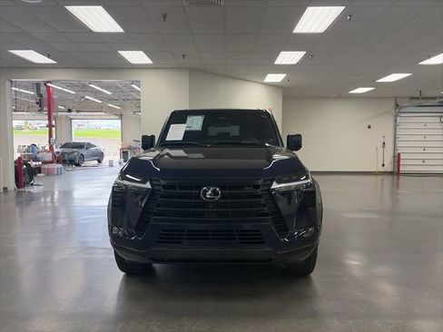 Used 2024 Lexus GX 550 w/ Accessory Package (Z1) AWD/4WD image 2
