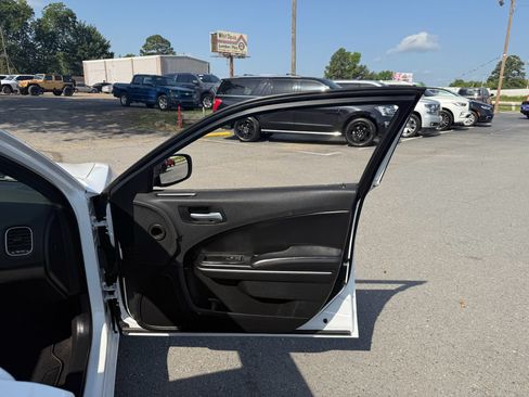 Used 2019 Dodge Charger SXT w/ Leather Interior Group RWD image 25