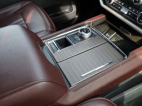 Used 2024 Ford Expedition Limited image 12