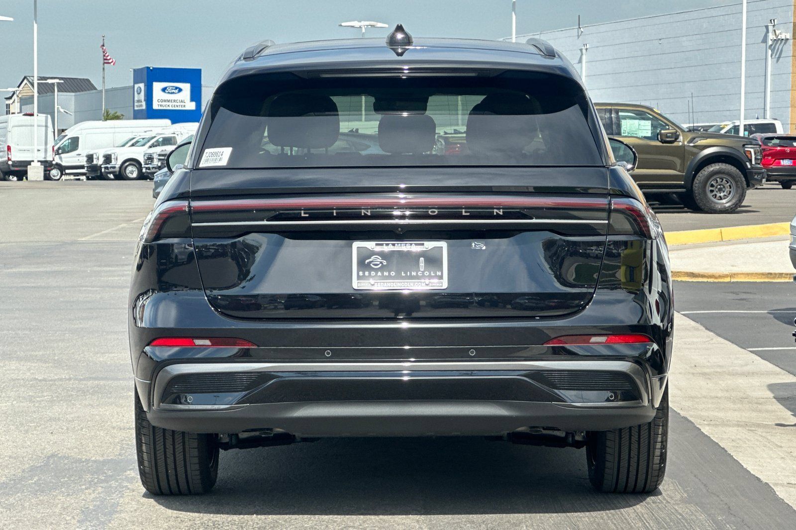 New 2026 Lincoln Nautilus Black Label w/ Jet Appearance Package AWD/4WD image 4