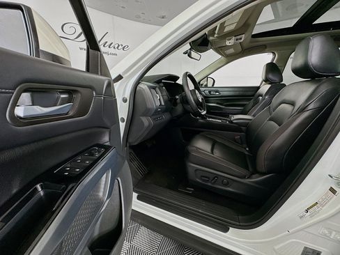 Used 2024 Nissan Pathfinder SL w/ SL Premium Package image 21