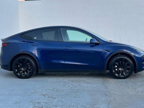 Used 2023 Tesla Model Y Long Range image 3