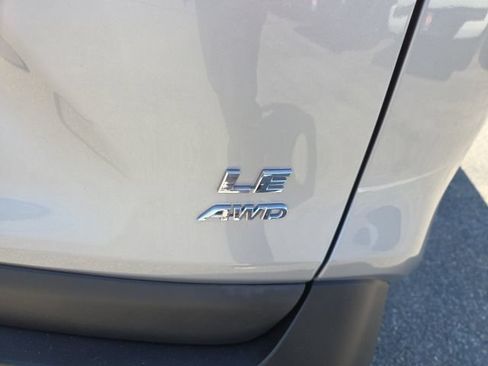 Used 2022 Toyota RAV4 LE AWD/4WD image 12