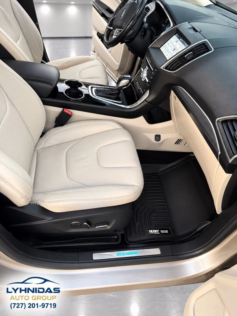 Used 2017 Ford Edge Titanium w/ Technology Package FWD image 17