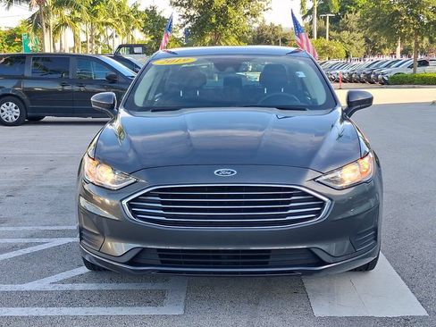 Used 2019 Ford Fusion SE FWD image 2