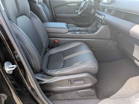 Certified 2025 Honda Pilot Touring image 20