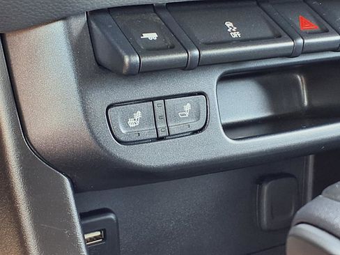 Used 2018 Chevrolet Colorado Z71 AWD/4WD image 5