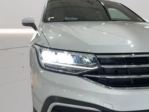 Used 2024 Volkswagen Tiguan SE AWD/4WD image 31