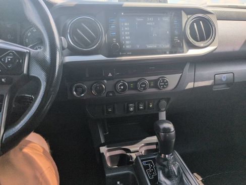 Used 2018 Toyota Tacoma TRD Off-Road AWD/4WD image 17