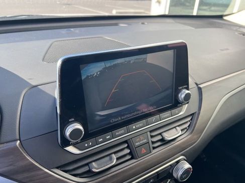 Used 2024 Nissan Altima 2.5 SV image 14