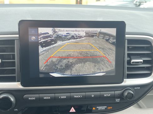 Used 2023 Hyundai Venue SEL image 27