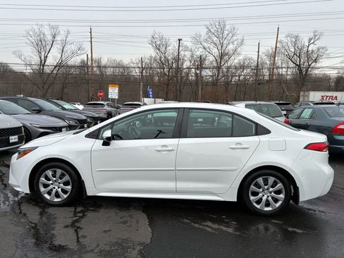 Used 2023 Toyota Corolla LE image 4