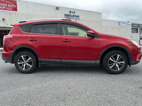 Used 2016 Toyota RAV4 XLE AWD/4WD image 5