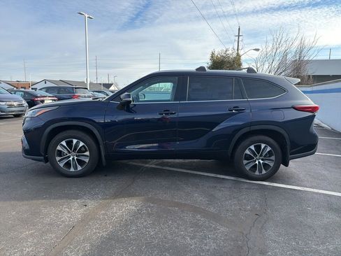 Used 2021 Toyota Highlander XLE image 2