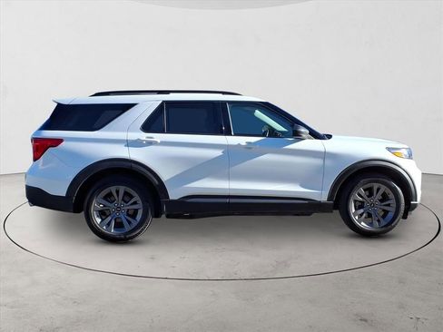 Used 2021 Ford Explorer XLT w/ Equipment Group 202A image 4