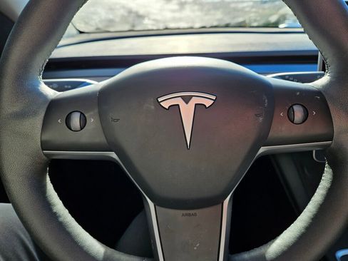 Used 2021 Tesla Model Y Long Range image 11