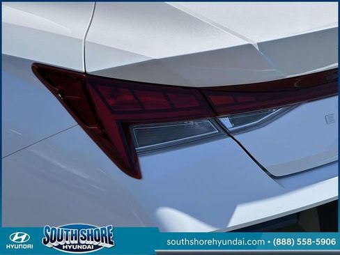 Certified 2025 Hyundai Elantra Limited FWD image 11