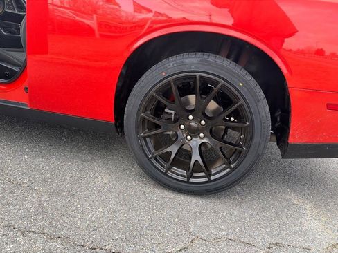 Used 2020 Dodge Challenger SXT image 30