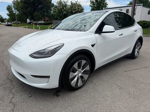 Used 2023 Tesla Model Y Long Range AWD/4WD image 9