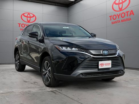 Used 2021 Toyota Venza LE image 1