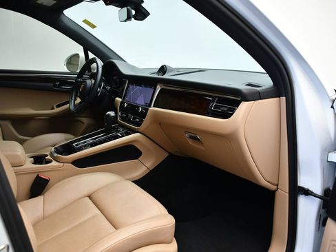 Certified 2023 Porsche Macan S AWD/4WD image 43