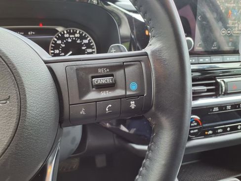 Used 2024 Nissan Pathfinder SV image 17