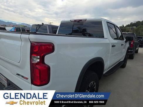 Used 2023 Chevrolet Silverado 1500 ZR2 w/ Technology Package AWD/4WD image 4