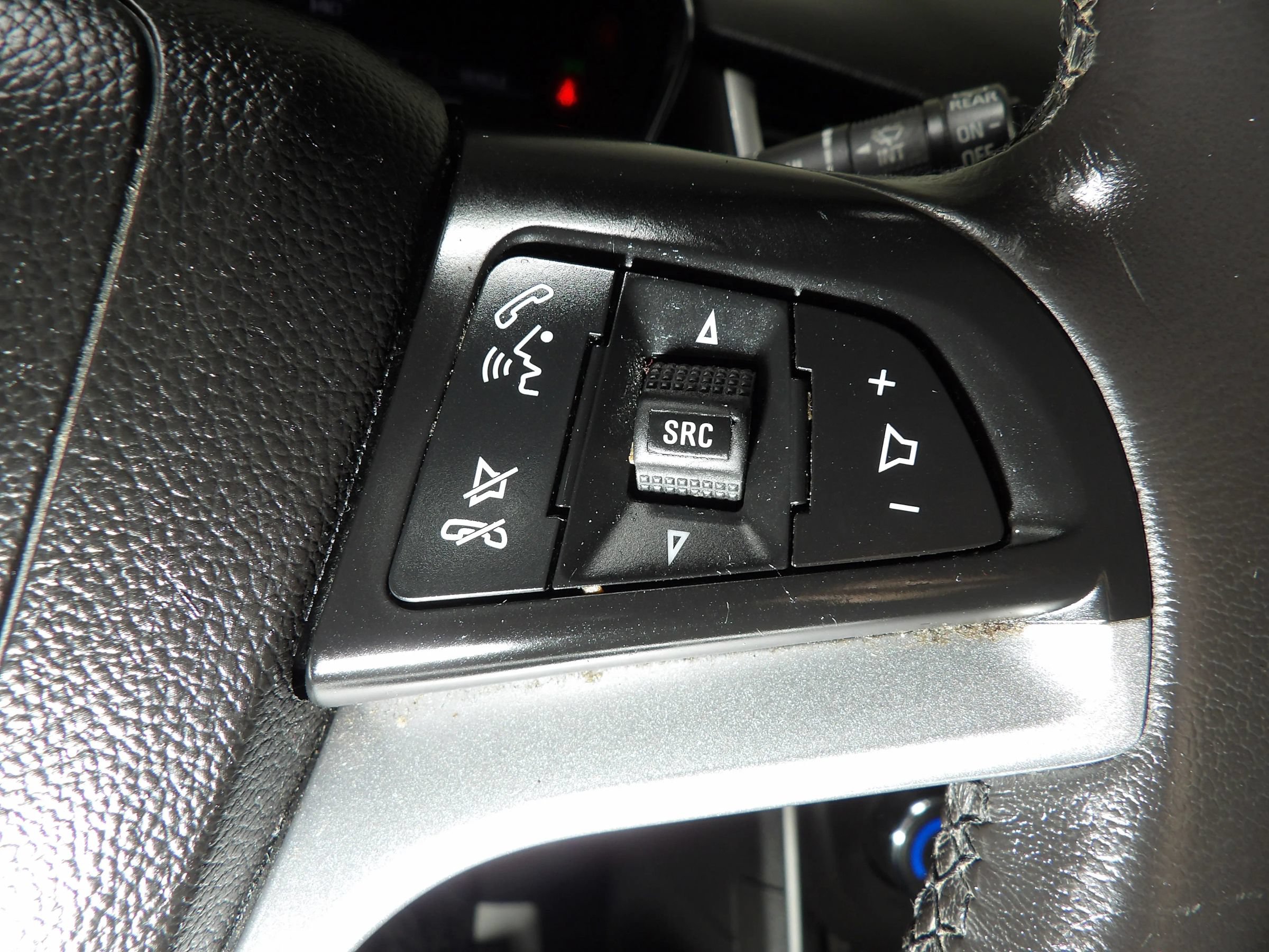 Used 2021 Chevrolet Trax LT w/ Premium Seat Package AWD/4WD image 15