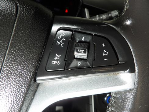 Used 2021 Chevrolet Trax LT w/ Premium Seat Package AWD/4WD image 15