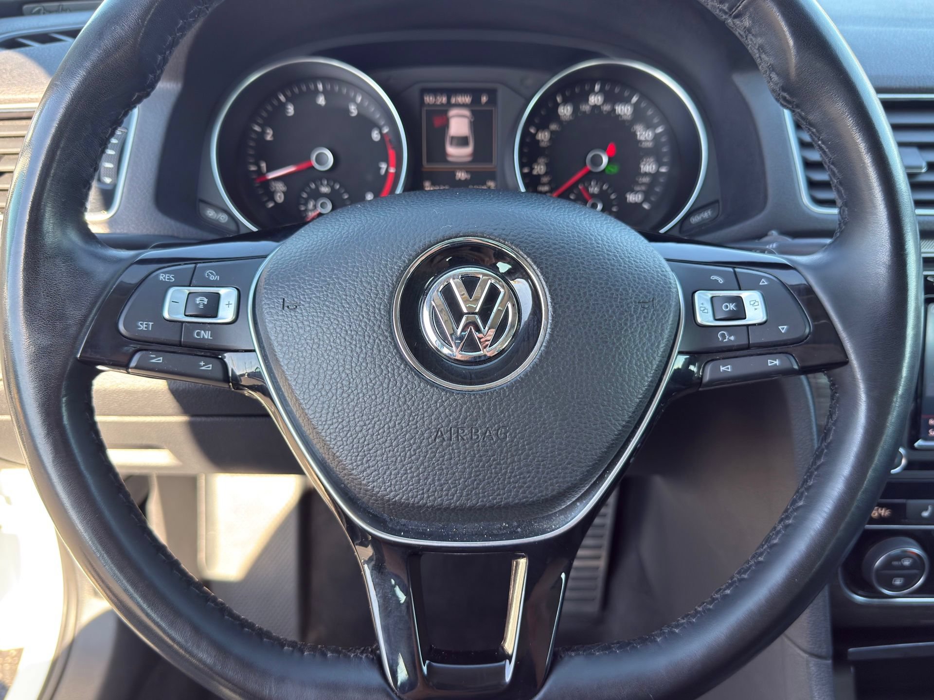 Used 2017 Volkswagen Passat 3.6 SEL Premium FWD image 19