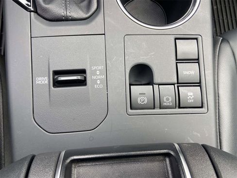 Used 2025 Toyota Highlander XLE image 23