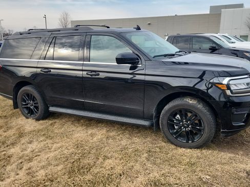 Used 2024 Ford Expedition Max XLT image 4