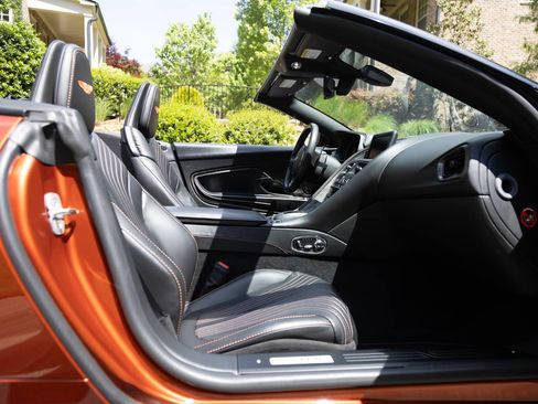Used 2021 Aston Martin DB11 Volante RWD image 40