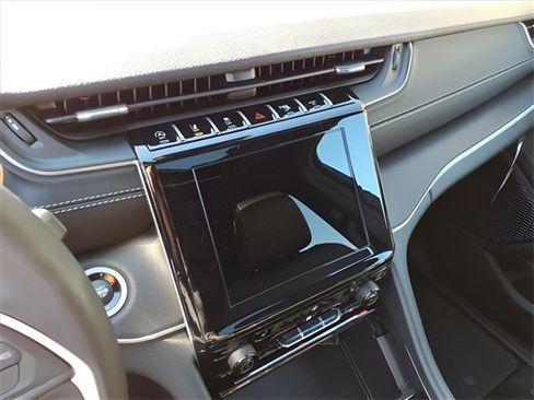 New 2025 Jeep Grand Cherokee L Altitude image 20