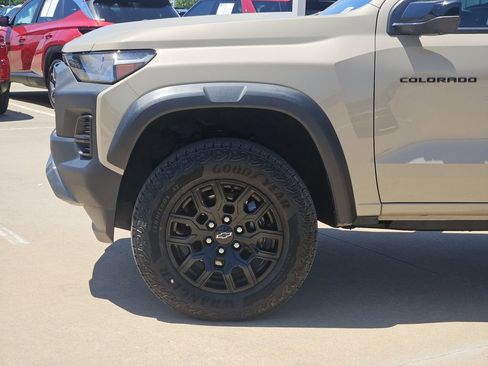 Used 2024 Chevrolet Colorado Trail Boss w/ Technology Package AWD/4WD image 15