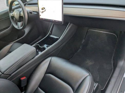 Used 2021 Tesla Model Y Long Range image 23