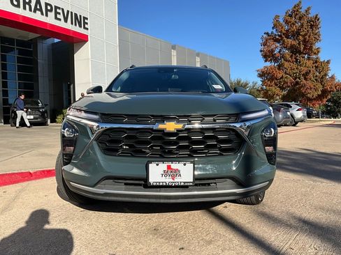 Used 2025 Chevrolet Trax LT image 4