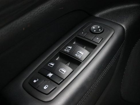 Used 2022 Jeep Grand Cherokee Laredo X image 18