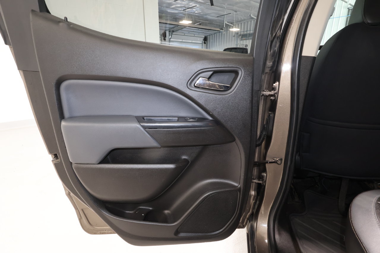 Used 2015 Chevrolet Colorado Z71 AWD/4WD image 11