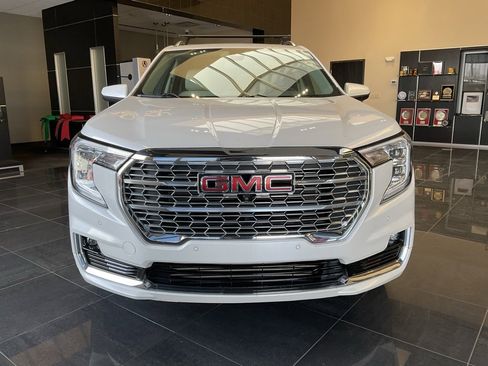 Used 2022 GMC Terrain Denali w/ Denali Premium Package image 2