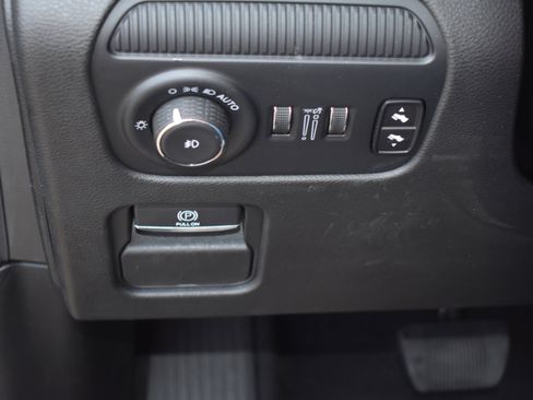 Used 2024 Jeep Wagoneer L Series II w/ Premium Group I image 17