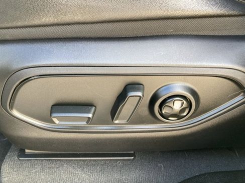 Used 2023 Jeep Grand Cherokee L Laredo image 32