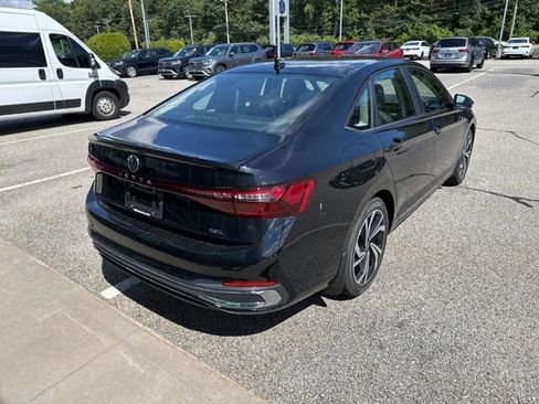 New 2025 Volkswagen Jetta SEL image 7
