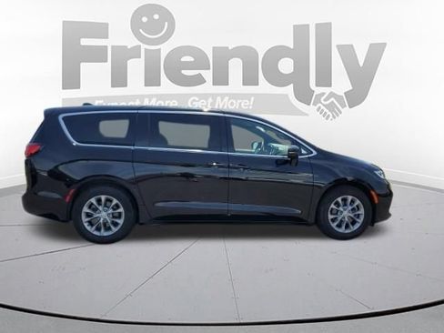 Used 2026 Chrysler Pacifica Limited FWD image 6