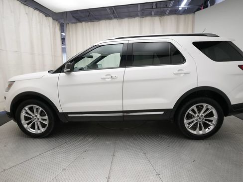 Used 2019 Ford Explorer XLT w/ Equipment Group 202A AWD/4WD image 27