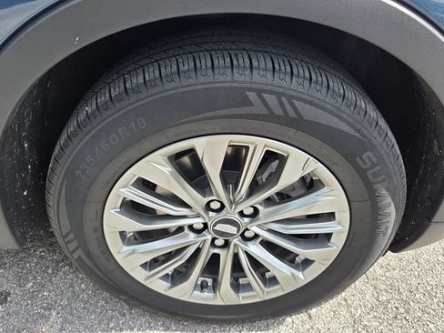 Used 2024 Cadillac XT4 Premium Luxury AWD/4WD image 9