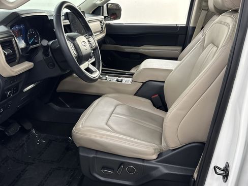 Used 2024 Ford Expedition Limited image 2