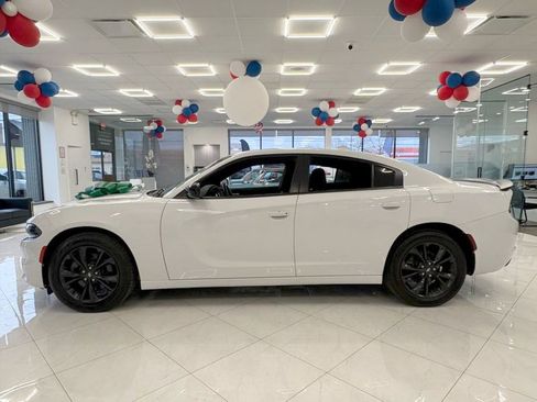 Used 2020 Dodge Charger SXT w/ Blacktop Package image 4