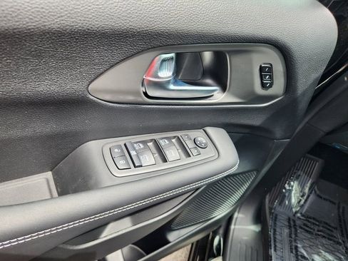 New 2025 Chrysler Pacifica Select image 11