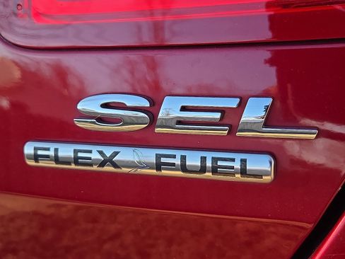 Used 2017 Ford Taurus SEL w/ Equipment Group 201A image 4